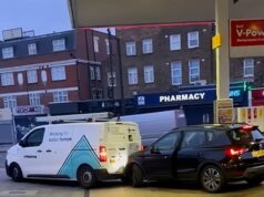 Um momento de raiva na estrada leva o motorista a uma cerca e depois a um impasse em um posto de gasolina antes de ser parado pelo ônibus – heróis aventureiros.