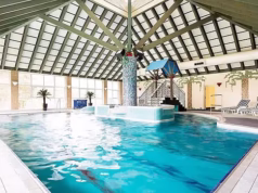 O Ministério do Interior condenou o comportamento dos requerentes de asilo de “cuidarem de raparigas” em hotéis spa.