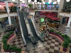 Taylor Swift coloca a degradação do shopping center dos anos 1970 no mapa: os fãs se aglomeram em selfies de escadas rolantes apresentadas no último videoclipe da estrela