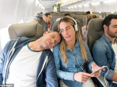Conheça passageiros de companhias aéreas que amam assentos intermediários: ‘Parece um abraço’
