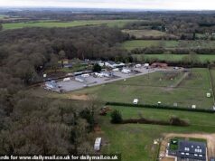 Moradores furiosos da amada vila natal de Cheryl Tweedy e Sharon Osbourne travam guerra contra gangues de viajantes “selvagens” que devastaram sua floresta