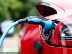 Carros elétricos ‘não têm economia comprovada de carbono’ no Reino Unido, alertam cientistas em estudo de ‘verificação de sanidade’