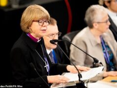 O novo Arcebispo de Canterbury foi atingido por uma reação negativa dos fiéis devido aos planos de gastar 100 milhões de libras em reparações de escravatura pelo alegado envolvimento da Igreja de Inglaterra no comércio de escravos.