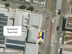 A bizarra imagem de Mario Kart costumava fazer com que uma bandeira do orgulho arco-íris financiada pelo contribuinte de US $ 20.000 cruzasse a linha – apesar dos residentes exigirem que o conselho consertasse o buraco.