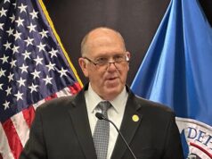 Trump se rende em Minneapolis enquanto Tom Homan anuncia o fim da operação do ICE que matou dois manifestantes
