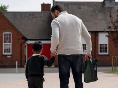 Esqueça as mães da escola… Eu era pai de um grupo tóxico de pais no WhatsApp e me senti como se estivesse sendo mantido como refém – eles até chamaram meu filho de 8 anos de misógino.