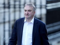 O chefe do serviço público, Chris Wormald, foi finalmente demitido por Keir Starmer em meio a uma batalha em Whitehall para substituí-lo por três mandarins que disputavam o cargo principal.