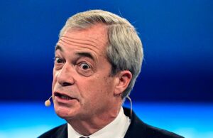 Nigel Farage diz que Sir Jim Ratcliffe está “certo” ao dizer que os imigrantes “colonizaram” a Grã-Bretanha, enquanto o proprietário do Man United se desculpa por “ofender algumas pessoas” com seus comentários