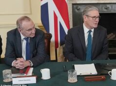 Quem está no comando do trem barulhento? O governo não tem agora chefe de gabinete, secretário de gabinete ou chefe de comunicações – e a primeira-ministra diz que se preocupa mais com os códigos de vestimenta nas reuniões do que com a política.