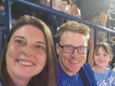 Pais indignados com tiroteio em escola transgênero dizem que criança foi dada como morta nove horas depois porque os policiais não se preocuparam