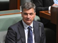 O meme ‘Muito bem, Angus’ retorna para assombrar o novo líder liberal enquanto o Facebook repete velhos erros