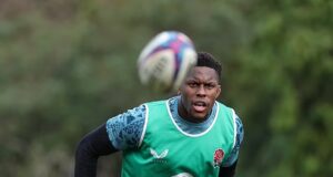 ‘É ridículo!’: O capitão de rugby da Inglaterra, Maro Itoje, respondeu às afirmações de Sir Jim Ratcliffe de que o Reino Unido foi ‘colonizado por imigrantes’ e chamou o coproprietário do Man United de ‘errado’ e ‘longe da verdade’.