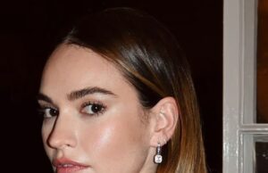 Lily James mostra sua pequena tatuagem enquanto deslumbra em um vestido preto sem alças Stella McCartney para o Legends Gala no Museu de História Natural