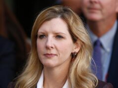 O e-mail gelado de uma esposa desprezando um executivo da Goldman Sachs por causa do caso de seu marido chocou a alta sociedade… mas agora surgiu outro lado da história com um vilão diferente.