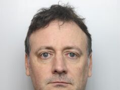 Professora de escola primária particular, anteriormente frequentada pela realeza, presa por abuso sexual infantil de meninas de apenas 10 anos