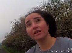 Duas pessoas morrem em acidentes apenas três semanas depois que uma mulher que se filmou acelerando ao volante passou no teste