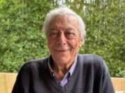 Capangas sequestram avô inocente de casa temendo identidade trocada, enquanto o vídeo o mostra espancado e amarrado enquanto a busca continua