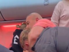 Novos ângulos mostram o momento de briga caótica em massa em um voo de Türkiye para Manchester que ganhou as manchetes em todo o mundo