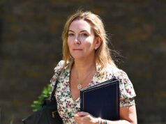 Conservadores pedem relatório sobre estilo de vida luxuoso do Dem para cargo de secretário de gabinete