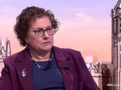 Um importante especialista em gênero adverte os professores contra permitir que crianças pré-adolescentes mudem de escola, apesar das diretrizes trabalhistas permitirem o choque. As diretrizes trabalhistas permitem isso, dizendo que muitos simplesmente “superarão isso”