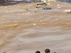 Uma menina de três anos está entre as duas pessoas a bordo quando um barco turístico vira a poucos minutos da Amazônia brasileira.