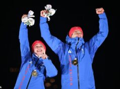 O comentarista da BBC foi forçado a se desculpar quando os telespectadores perderam parte importante da medalha de ouro de Matt Weston nas Olimpíadas de Inverno, quando ele atacou seu produtor ao vivo: ‘O que eles estão tocando?’