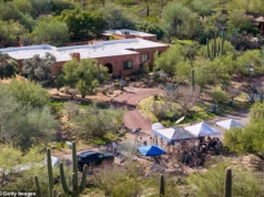 Detetives da Internet e podcasters reunidos na casa de Nancy Guthrie foram atacados pelo legislador democrata: âVĂĄ para casa, estou farto dissoâ