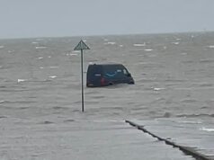 Faça meia-volta sempre que possível! Van de entrega da Amazon fica presa em lamaçais após rastreamento por GPS