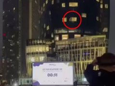 Os espectadores tiveram uma visão proibida em um cinema ao ar livre, quando um casal excitado fez sexo selvagem à vista de uma multidão chocada no Crown Towers.