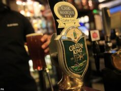 Green King pretende cortar 100 empregos enquanto a gigante dos pubs planeja a segunda reestruturação em dois anos em meio ao aumento dos custos