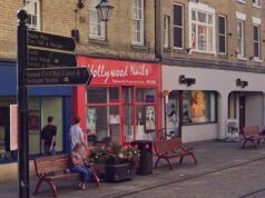 Adolescentes estupraram a mulher minutos depois de encontrá-la em um beco no centro da cidade, ouviu um tribunal