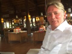 A polícia ainda está caçando o sósia do perdedor de EastEnders, Ian Beale, após uma farsa histórica de romance da OAP