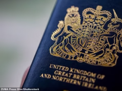 Novas regras de passaporte ‘farão com que os pais britânicos façam fortuna para trazer seus filhos nascidos no exterior de volta ao Reino Unido’