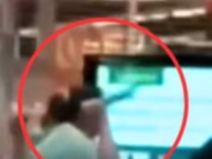 Cenas dramáticas como uma mulher empunhando uma faca no Lake Haven Center foram retiradas