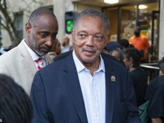 Jesse Jackson, o ícone dos direitos civis e ex-candidato presidencial dos EUA, morreu aos 84 anos, revelou a família