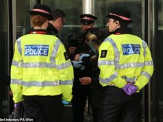 Homens que cometem crimes motivados pelo ódio às mulheres receberão punições mais severas no âmbito do Plano Trabalhista