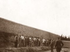 Segundos de execução pelos guardas de Hitler: imagens nunca antes vistas ‘mostra os momentos finais de centenas de prisioneiros gregos antes de serem baleados na atrocidade nazista’