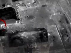 O momento em que robôs ucranianos enfrentam soldados russos em tiroteios de combate corpo a corpo na linha de frente