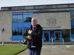 O apresentador da LBC, Ian Dale, foi proibido de acelerar em seu Audi elétrico preto