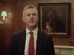 O rico ex-banqueiro do HSBC que roubou £ 5.900 em passagens de trem usando um esquema de passagem de dinheiro na viagem de sua casa de £ 2 milhões para Londres foi banido das ferrovias