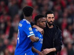 ‘É irritante’: Trent Alexander-Arnold se irrita depois que Vinicius Junior, companheiro de equipe do Real Madrid, acusa o jogador do Benfica de abuso racial, enquanto uma estrela furiosa sai furiosa e o árbitro ativa um novo protocolo