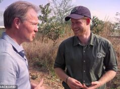 O príncipe William encerrou sua amizade com Tom Brady, da ITV, depois de se sentir “traído” quando o jornalista participou do documentário de Harry e Meghan sobre a África, afirma novo livro