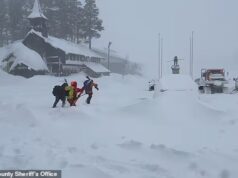 A busca desesperada por nove esquiadores desaparecidos na avalanche da Califórnia desperta raiva quando lonas improvisadas são erguidas e empresas de turismo quebram o silêncio
