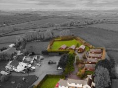 A rua inteira com oito casas está à venda na bela cidade litorânea da Cornualha