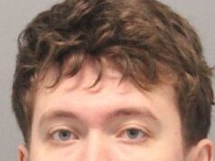 A mensagem devastadora da irmã depois que uma família suburbana perfeita desmorona quando o irmão maluco, de 21 anos, atira no rosto do irmão mais velho com uma besta por uma casa de US $ 700 mil