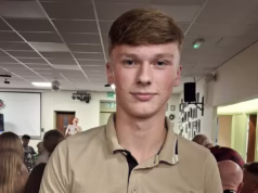 Suspeito italiano ‘devastado’, de 20 anos, se entregou e foi preso por tentativa de homicídio em Tenerife, três dias depois que um adolescente britânico foi esfaqueado e saiu lutando pela vida