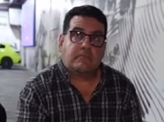 Delegado da polícia de Miami é algemado depois de ser pego namorando uma garota de 15 anos para um encontro no cinema