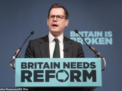 ‘Pouco antes de eu renunciar, os Conservadores estavam em vantagem e concluíram que a Grã-Bretanha não estava quebrada. Eles definitivamente estão trilhando caminhos diferentes até mim’, disse Robert Jenrick a Andrew Pearce