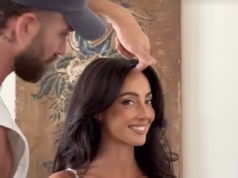 Um luxuoso salão de cabeleireiro suburbano é exposto às estrelas depois que uma noiva ficou envergonhada no dia do casamento por um erro chocante no WhatsApp.