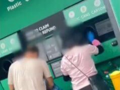 A dupla é acusada de golpes descarados de reciclagem depois que a filmagem revelou o truque secreto que usaram para enganar as máquinas.